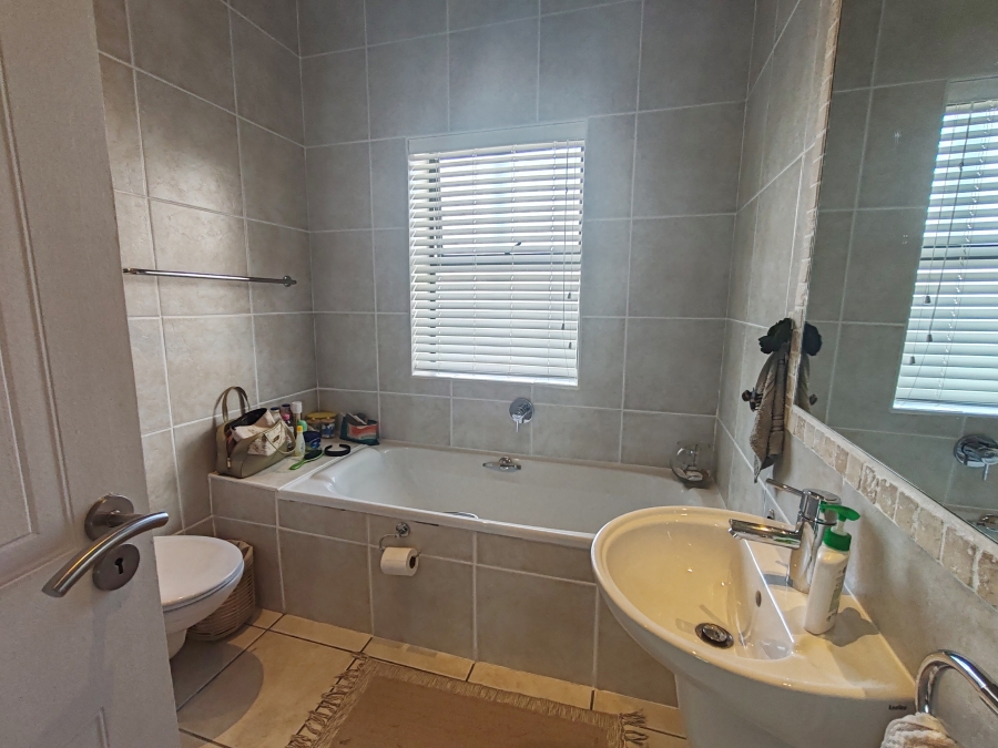 To Let 2 Bedroom Property for Rent in Big Bay Western Cape